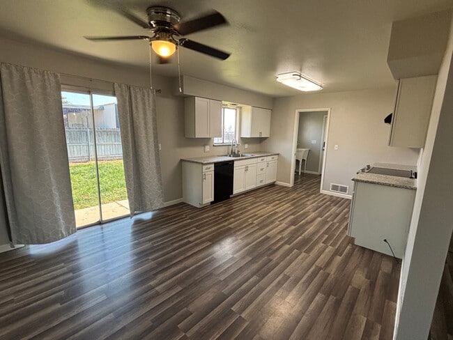 Photo - 23510 Rd 152