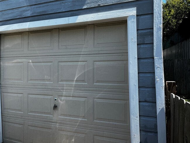 Building Photo - 104 N Eastwood St Rental