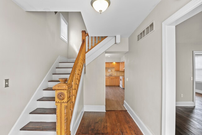 Photo - 107 W High St