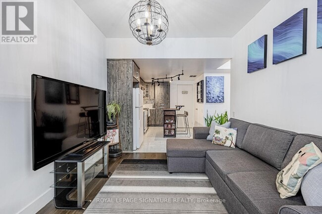 Photo - 760 Lawrence Ave W