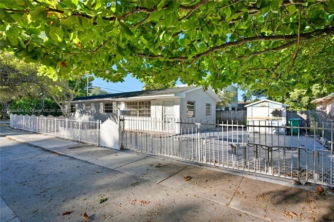 Building Photo - 901 NW 55th St