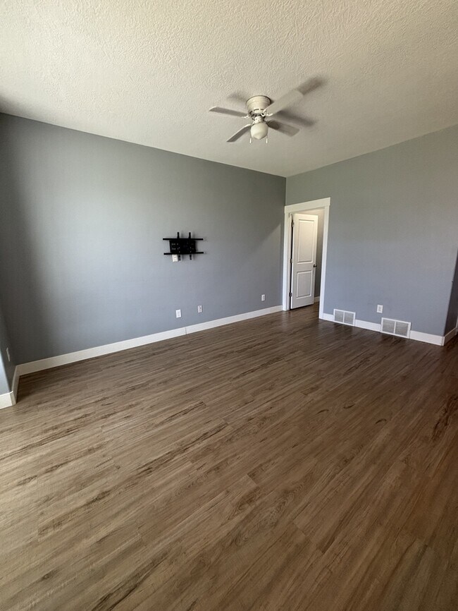 Photo - 2 bedroom/ 1.5 bathroom Townhouse in Eagle...