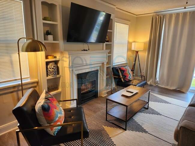 300 S Valentine St Unit 1