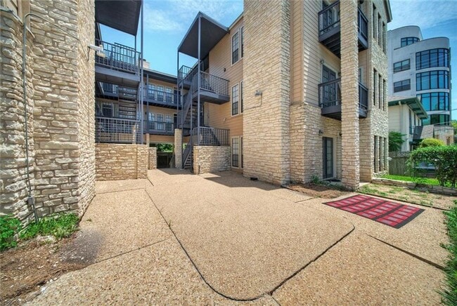 Photo - 711 W 21st St