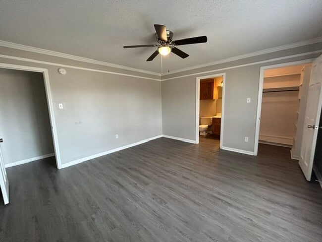 Photo - 121 Silverbrook Dr