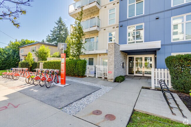 Entrance and Share Bikes - Clark Park by Conwest