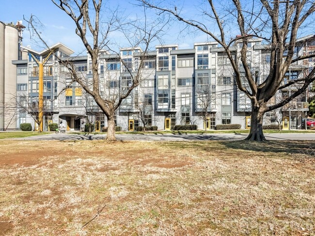 Photo - 514 W 10th St