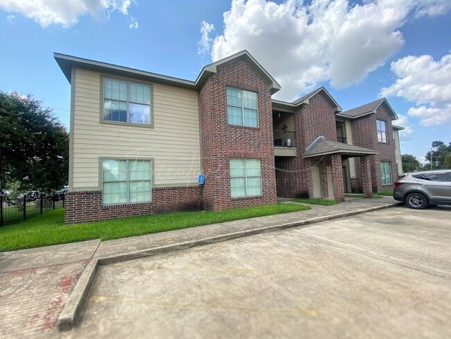 Building Photo - 309 E Hale St Unit D