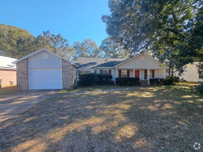 Building Photo - Remodeled 3BR/2BA home in great central lo...