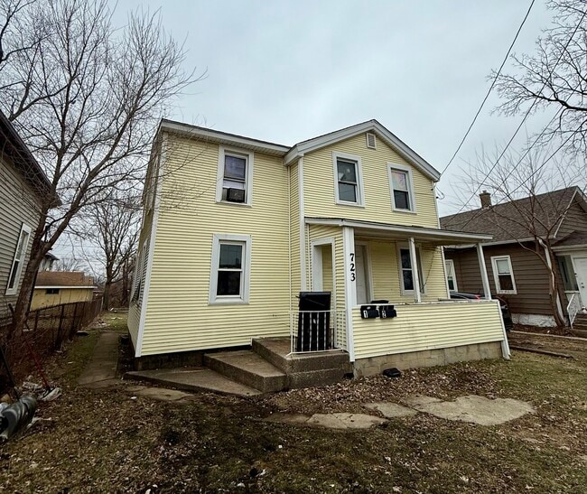 Photo - 723 Richards St