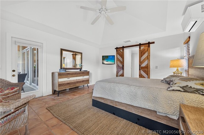 2001 NW Laurel Oak Ln