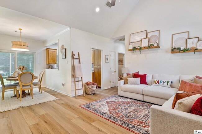 Photo - 113 Arbor Cove Cir
