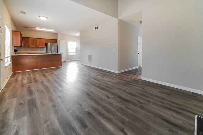 Photo - 202 Oakwood Pl