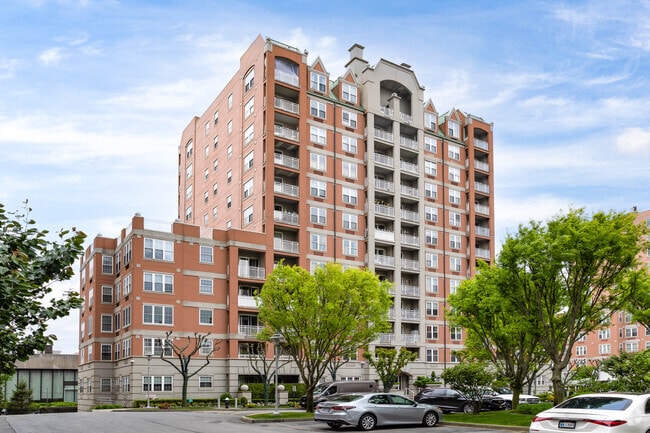 40 Oceana Dr W - 100-150 Oceana Dr W