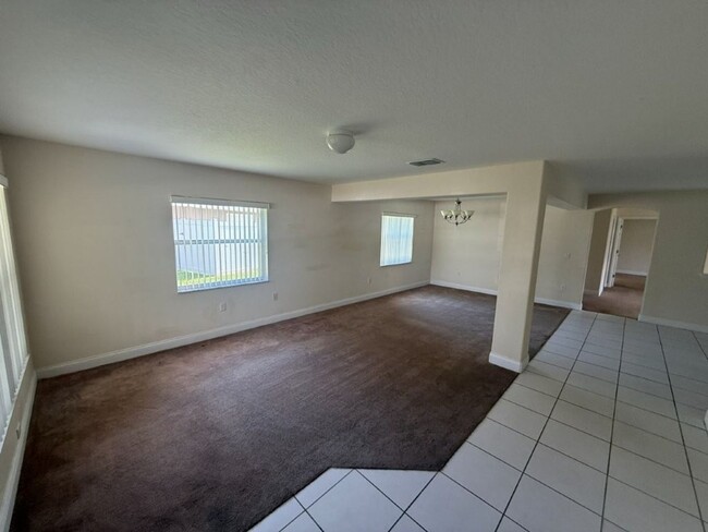 Photo - 960 Chase Ct