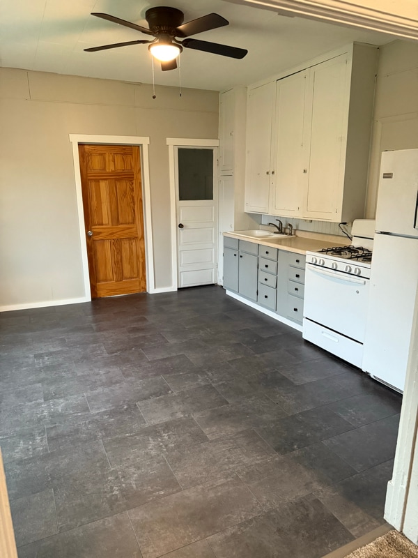 Photo - 203 W Washington St Unit Front