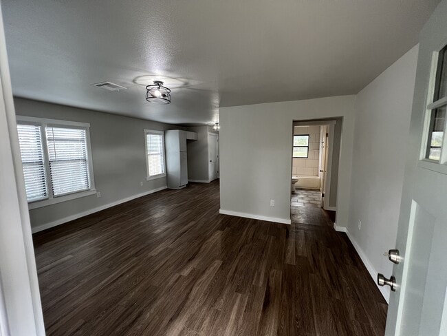 1441 NE 10th St