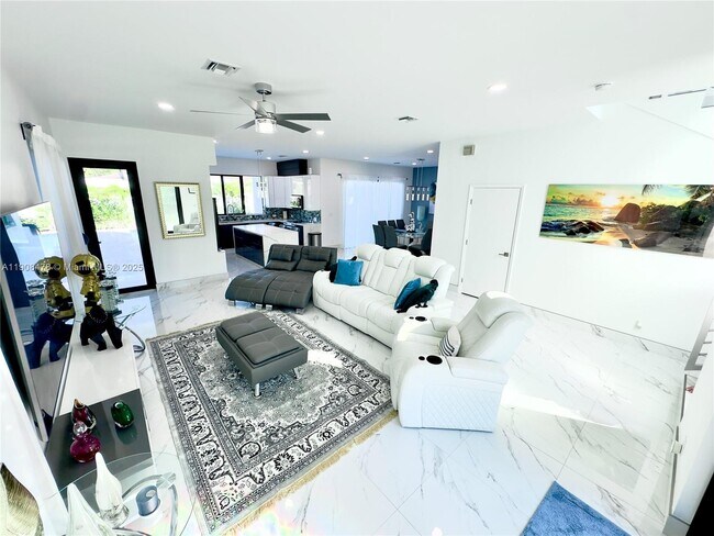 Photo - 2342 McKinley St