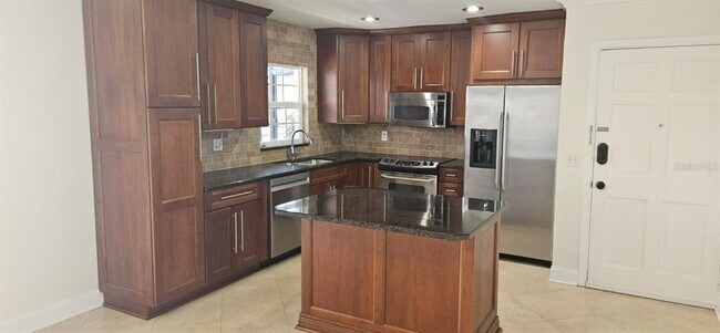 8822 Bay Pointe Dr Unit 203