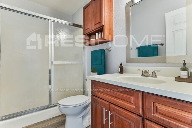 Building Photo - 1303 E Dunbar Dr
