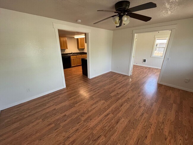 Photo - 2 Bed /1 Bath Home with Large Backyard and Great Location