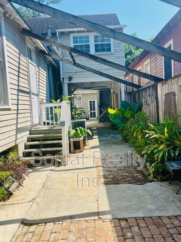 Photo - 815 Dante St Unit C