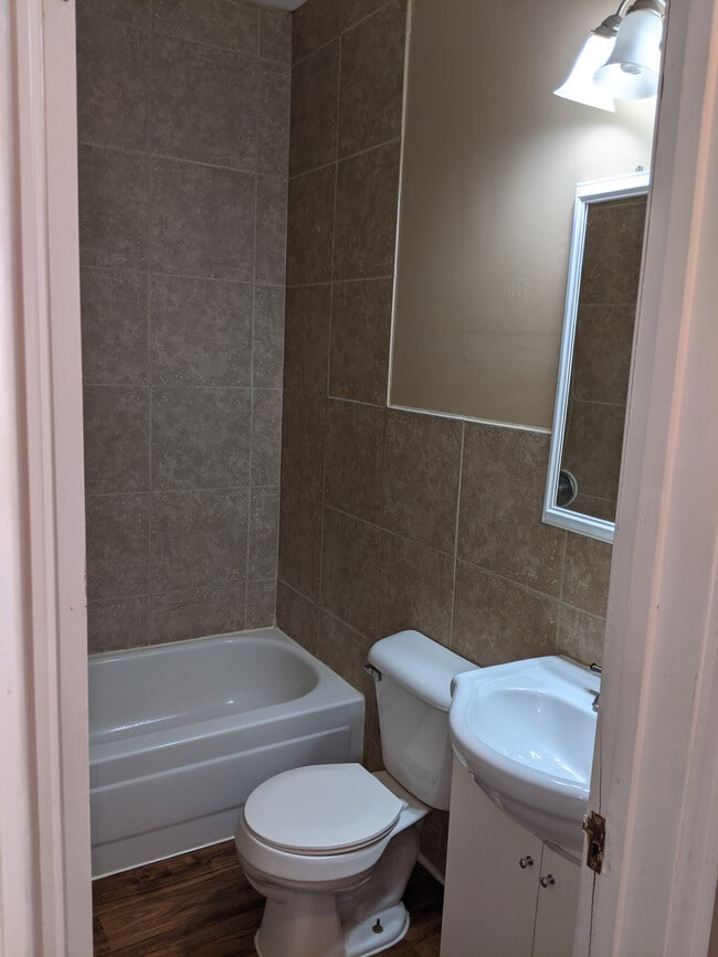 Photo - 626 4th St SE Unit #1 - Lower
