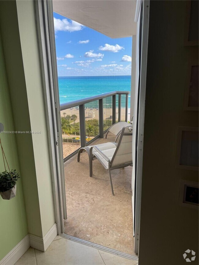 Building Photo - 6039 Collins Ave Unit 823 Rental
