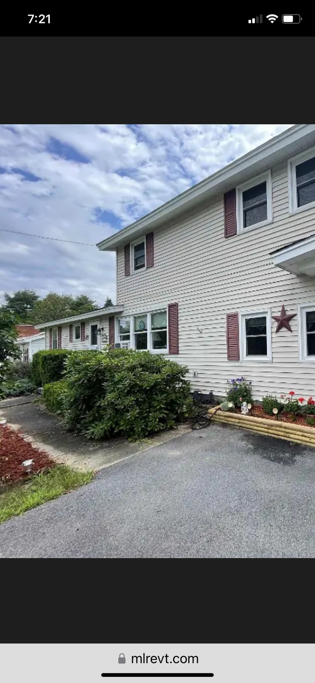 Building Photo - 10 Richard St Unit 10