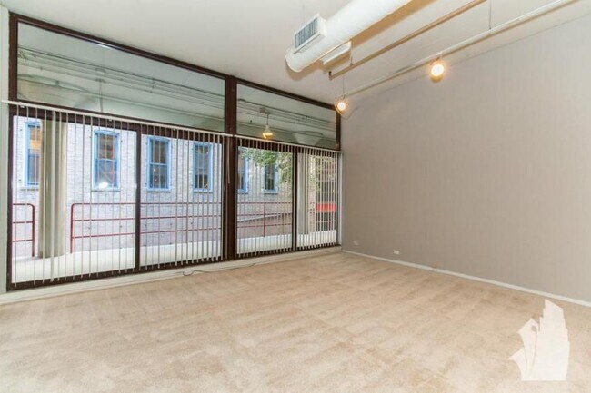 Building Photo - 0 bedroom in Chicago IL 60610 Unit C400 Rental