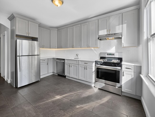 Building Photo - 86 W 45th St Unit 1