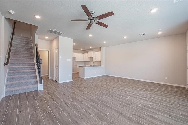 Photo - 8040 Scanlan Trl