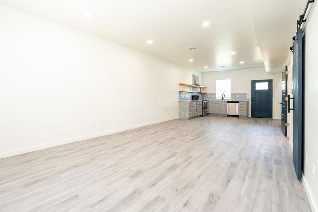 Photo - 2823 N Oliver St
