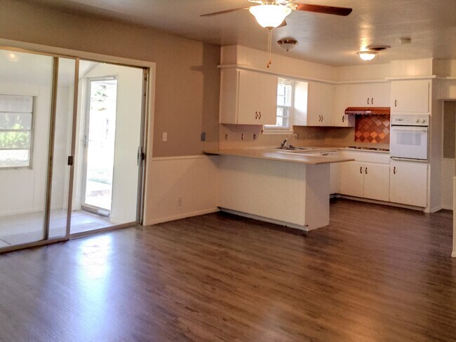 Photo - Pre-Leasing - 3 bed 2 bath
