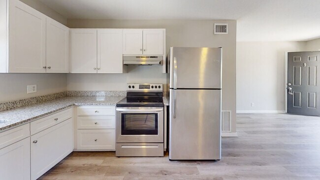 Photo - Lovely 2/1 apartment move in now- 1/2 off first month rent