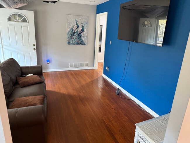 Photo - 153 Oakcliff Ct NW