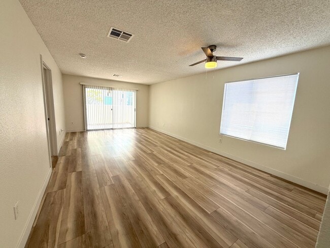Building Photo - SPACIOUS 2BED/2BATH CONDO * FIRST FLOOR UNIT*