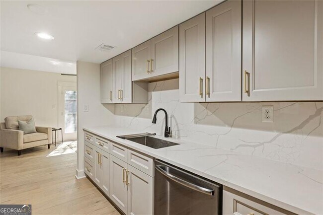 Photo - 72 Ivy Pkwy NE