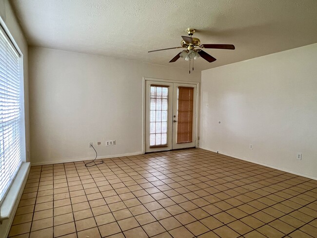 Photo - 707 Ruth Ct