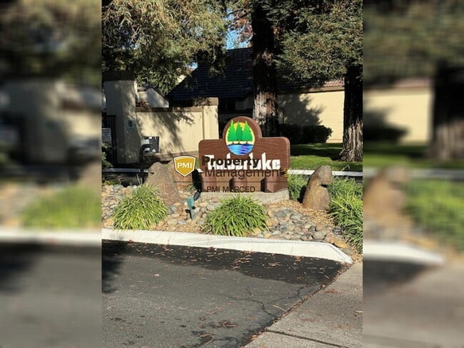 Building Photo - Coming Soon! 2 Bedroom Condo in Gated Community! Unit 161