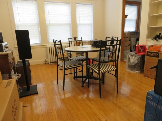 Building Photo - 61 S Hobart St Unit 1