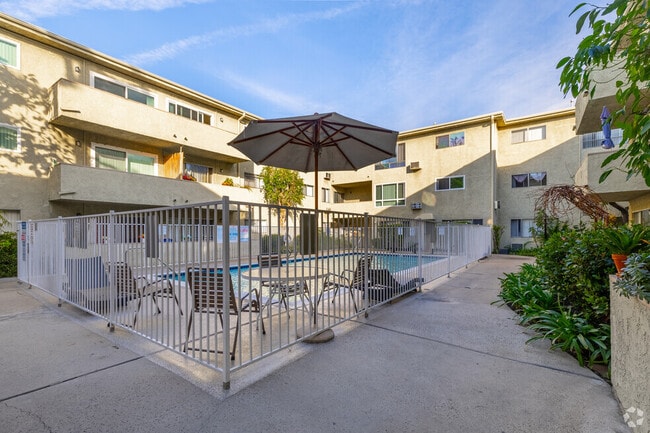 Photo - Oak Tree Apartments