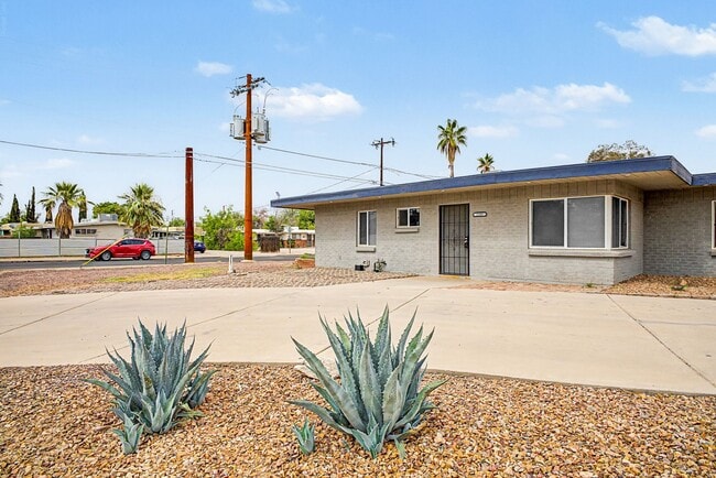 Building Photo - Remodeled 2 Bedroom 1 Bath in Tucson