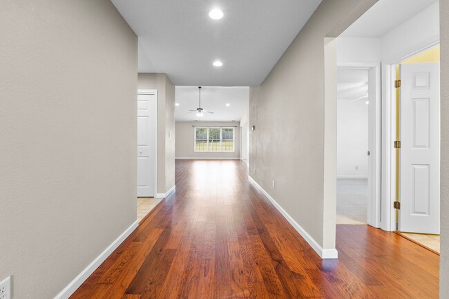 Photo - Lynwood Hills 2817/2819 Unit 2819