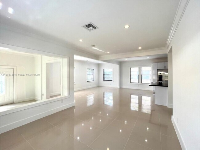 Photo - 625 NE 67th St