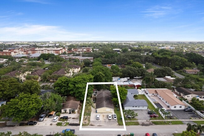 Building Photo - 6125 SW 48th Ct Unit 3