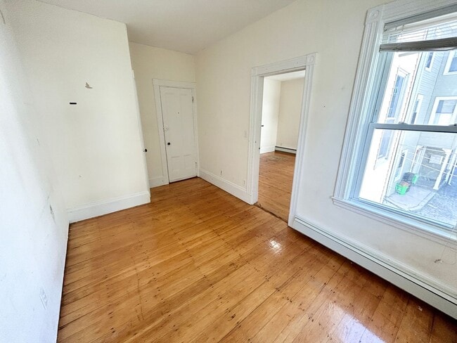 Photo - Convenient Location, Eat-in Kitchen, Big Bedrooms, Laundry on a Site, Parking for Rent