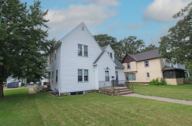 Photo - 815 5th Ave S