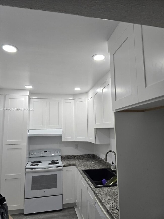 9159 SW 77th Ave Unit 211