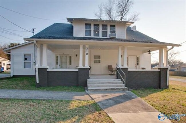 Building Photo - 310 Rock St SE Unit 310 Rock Street - C